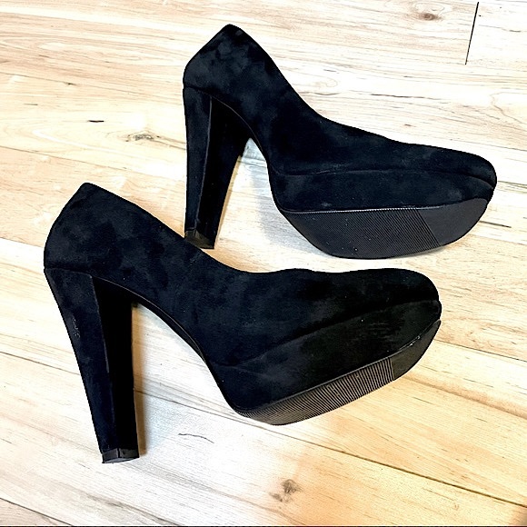 Calvin Klein’s Carley Platform Pump with Kick-Up Toe. Black Suede heels Size 7M - Picture 3 of 10